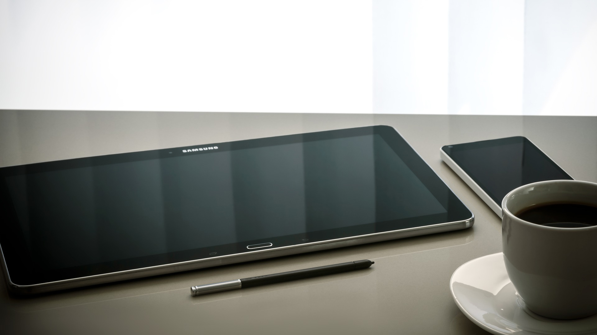 workplace-1949404_1920