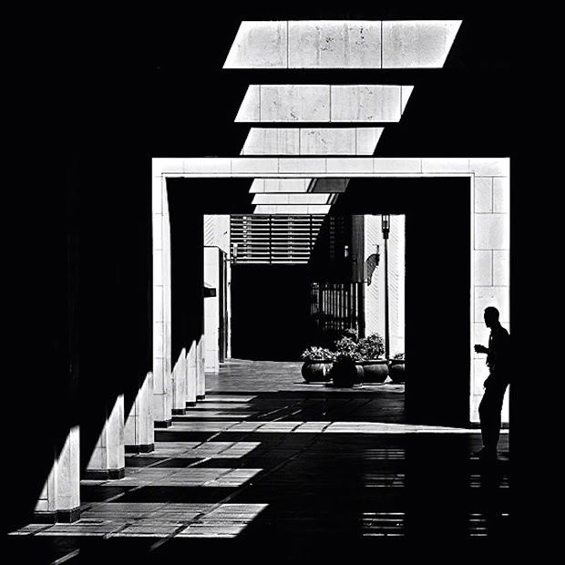 La luz transforma la ciudad de Beirut en esta fotografía de Serge Najjar